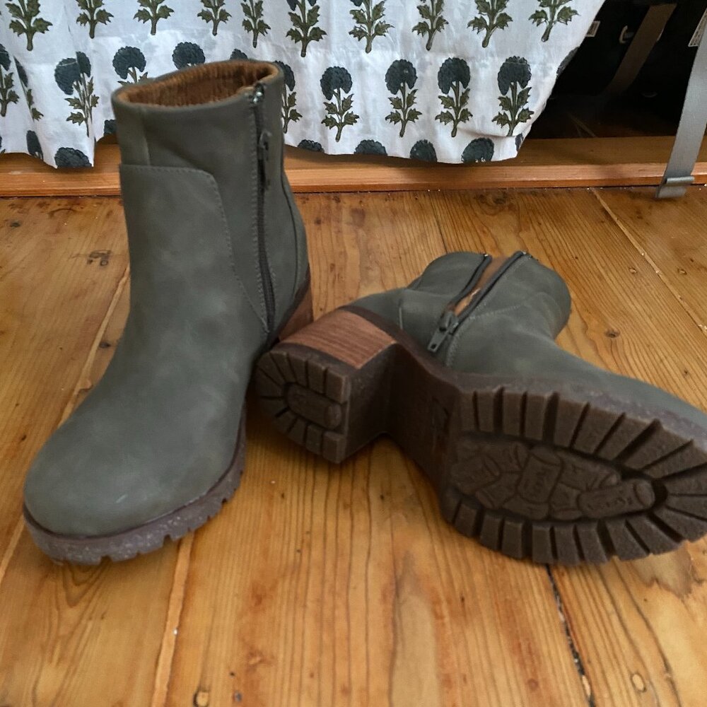 Korks suade booties